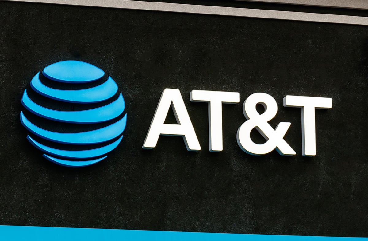 AT&T (T) Stock Rises as iPhone Deals and Bundled Plans Boost Subscriber Growth