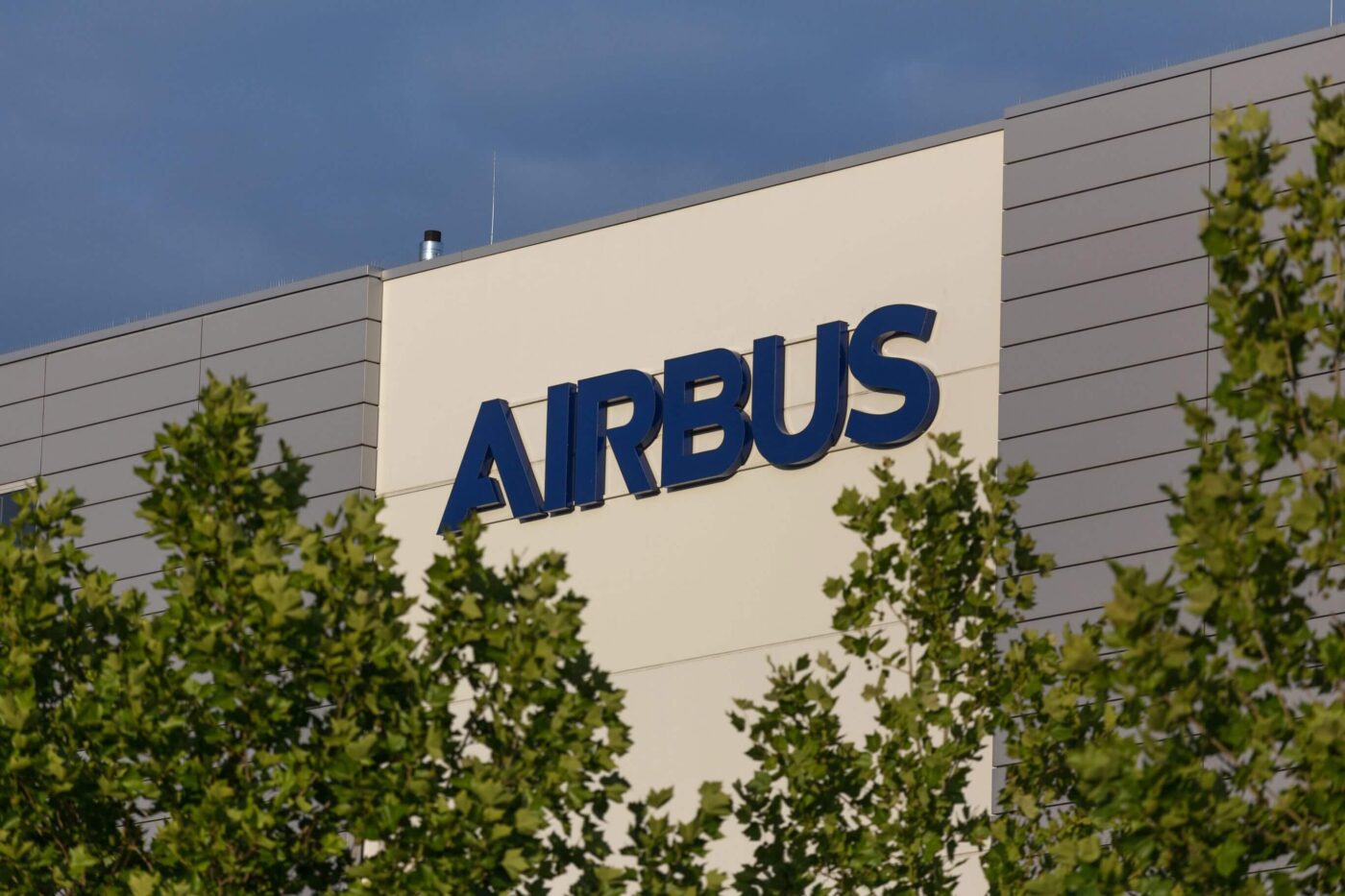 Airbus (AIR) Stock Drops as Solar Flare Software Fix and Quality Issues Hit A320 Fleet