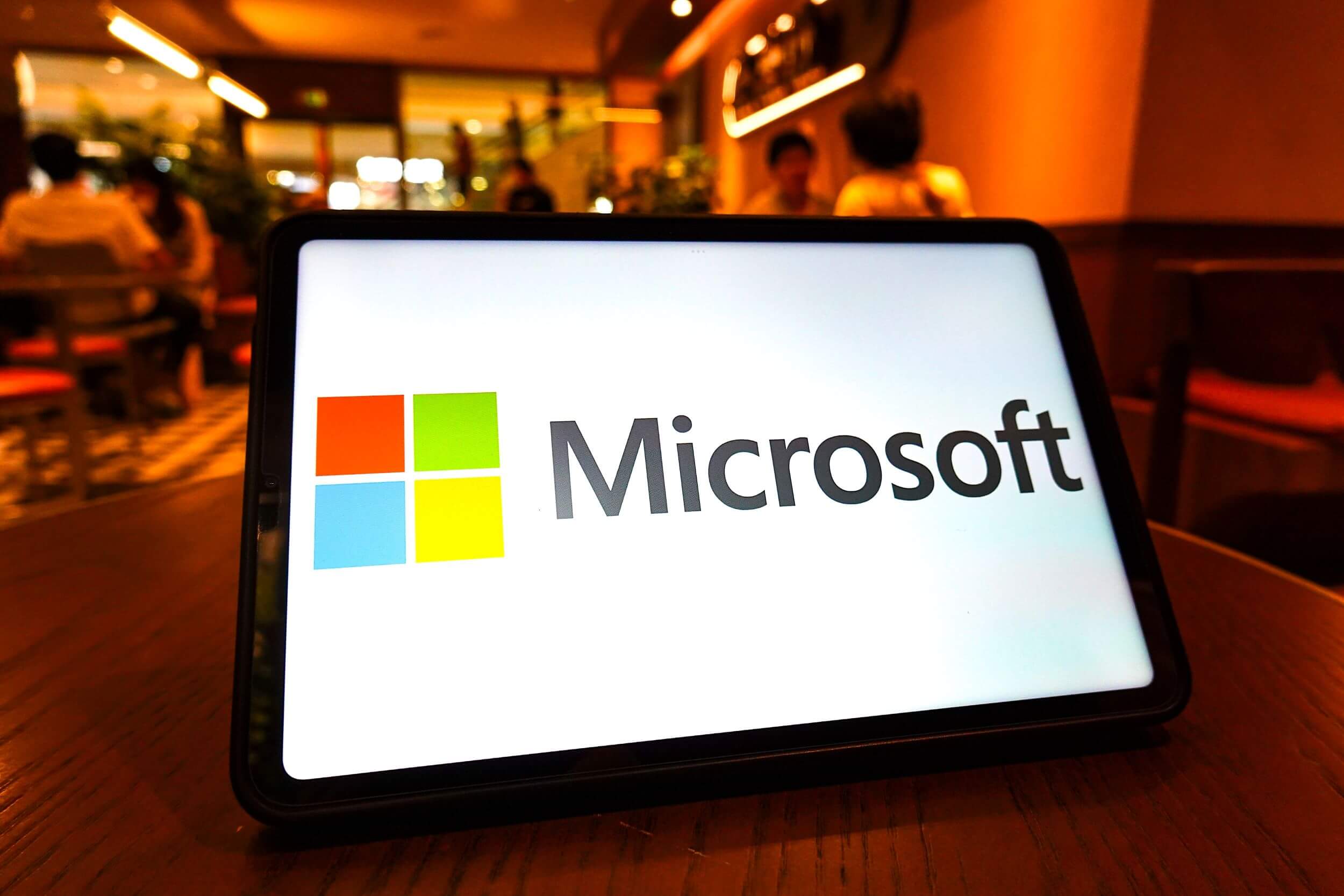 Microsoft (MSFT) Stock: Secures $750M Perplexity Cloud Deal as Shares Drop 10%