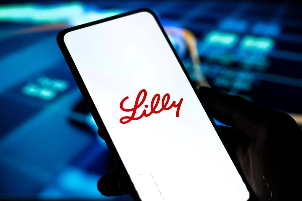 Eli Lilly (LLY) Invests $2.75B in Insilico’s AI Drug Discovery Platform