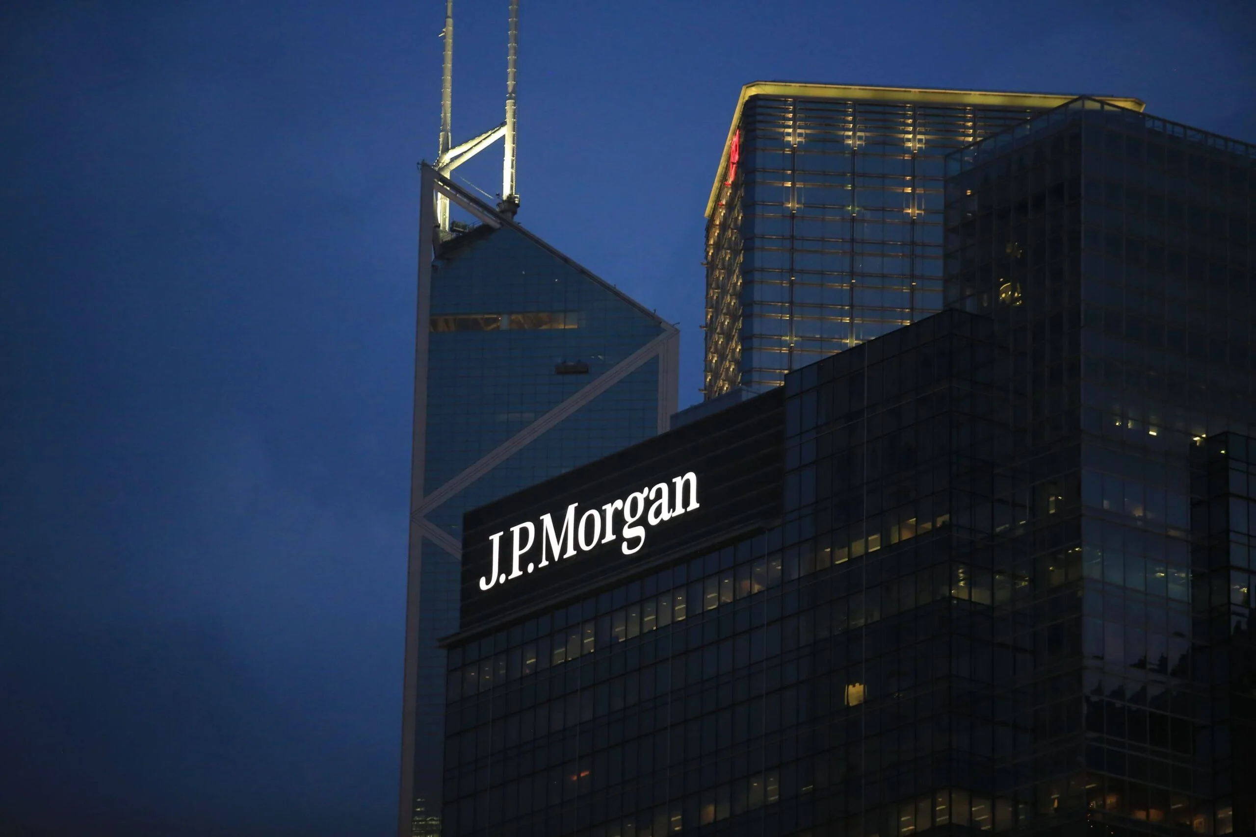 JPMorgan Slashes S&P 500 Forecast Amid Oil Crisis and Escalating Middle East Tensions