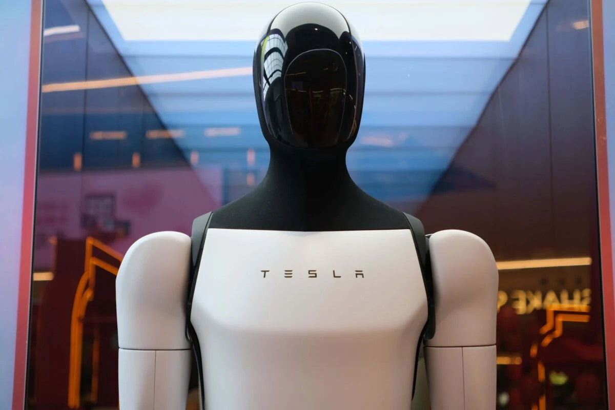 Tesla (TSLA) Shifts Focus: Optimus Humanoid Robot Production Ramps Up with $10T Revenue Goal