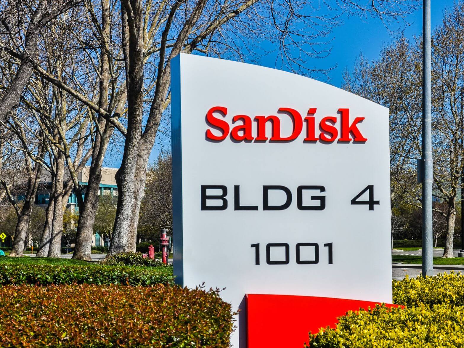 SanDisk (SNDK) Shares Slide 5% as Google Innovation Threatens Memory Demand - Blockonomi