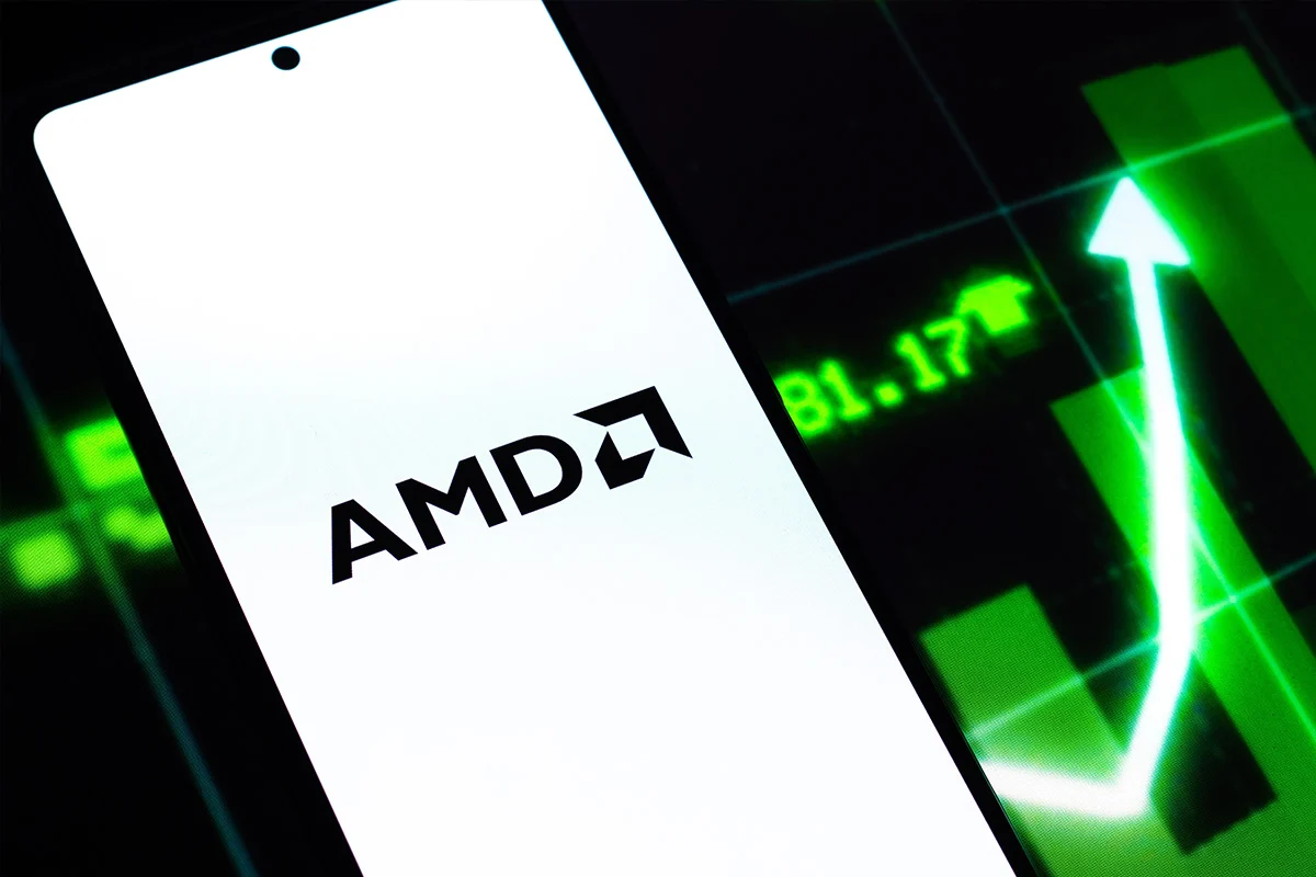 AMD (AMD) vs Intel (INTC): Contrasting Fortunes in the Chip Industry