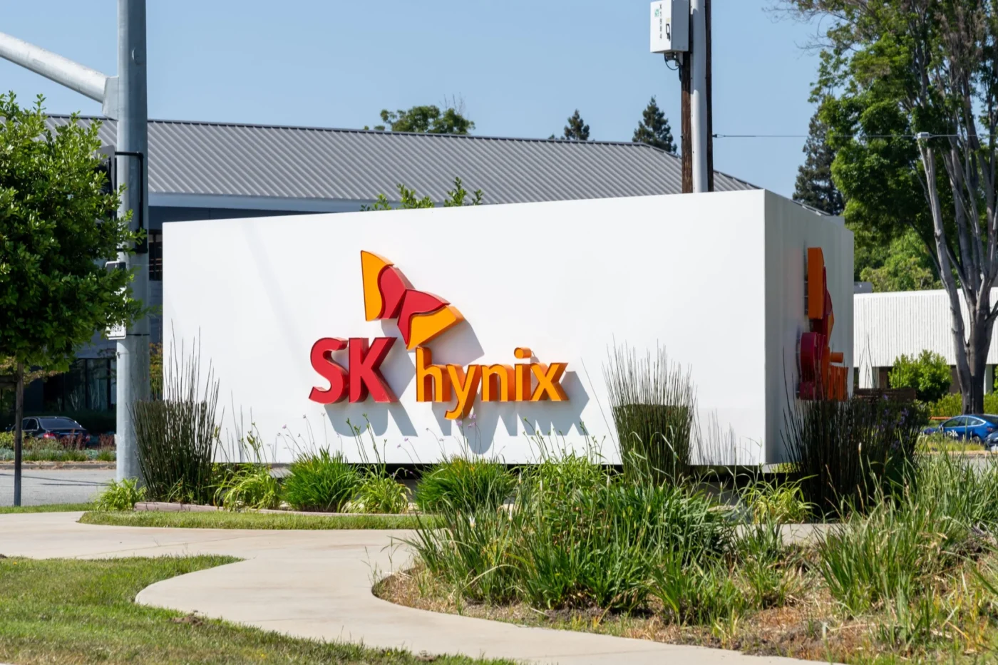 SK Hynix (000660.KS) Stock Surges 5% on SEC Filing for U.S. Listing