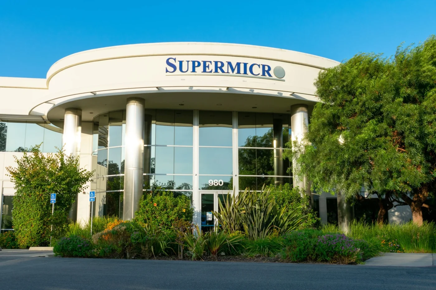 Super Micro Computer (SMCI) Stock Plunges 33% Following Co-Founder’s Federal Smuggling Indictment