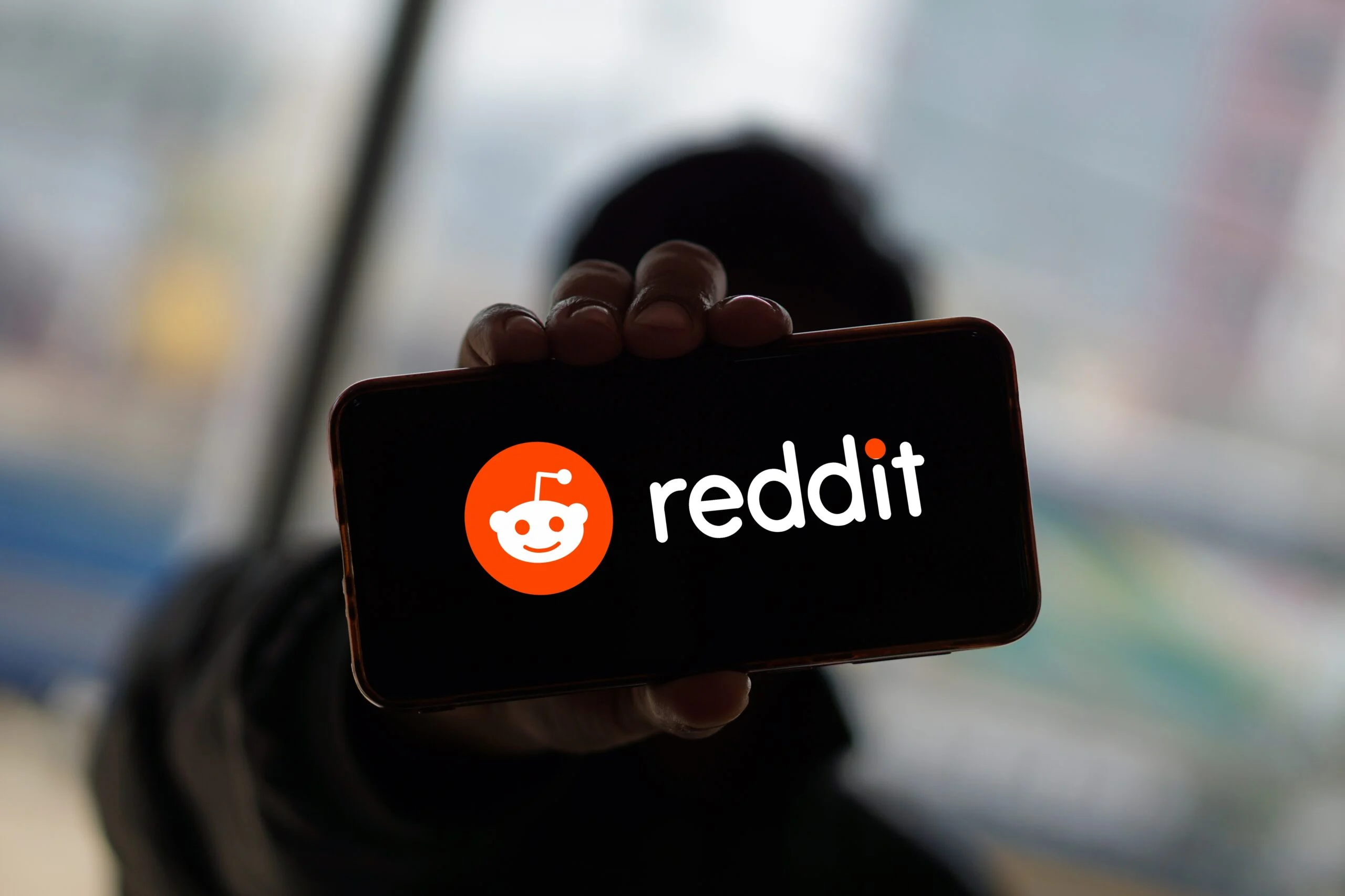 Reddit (RDDT) Stock Plummets 10% Following Major Executive Share Sales