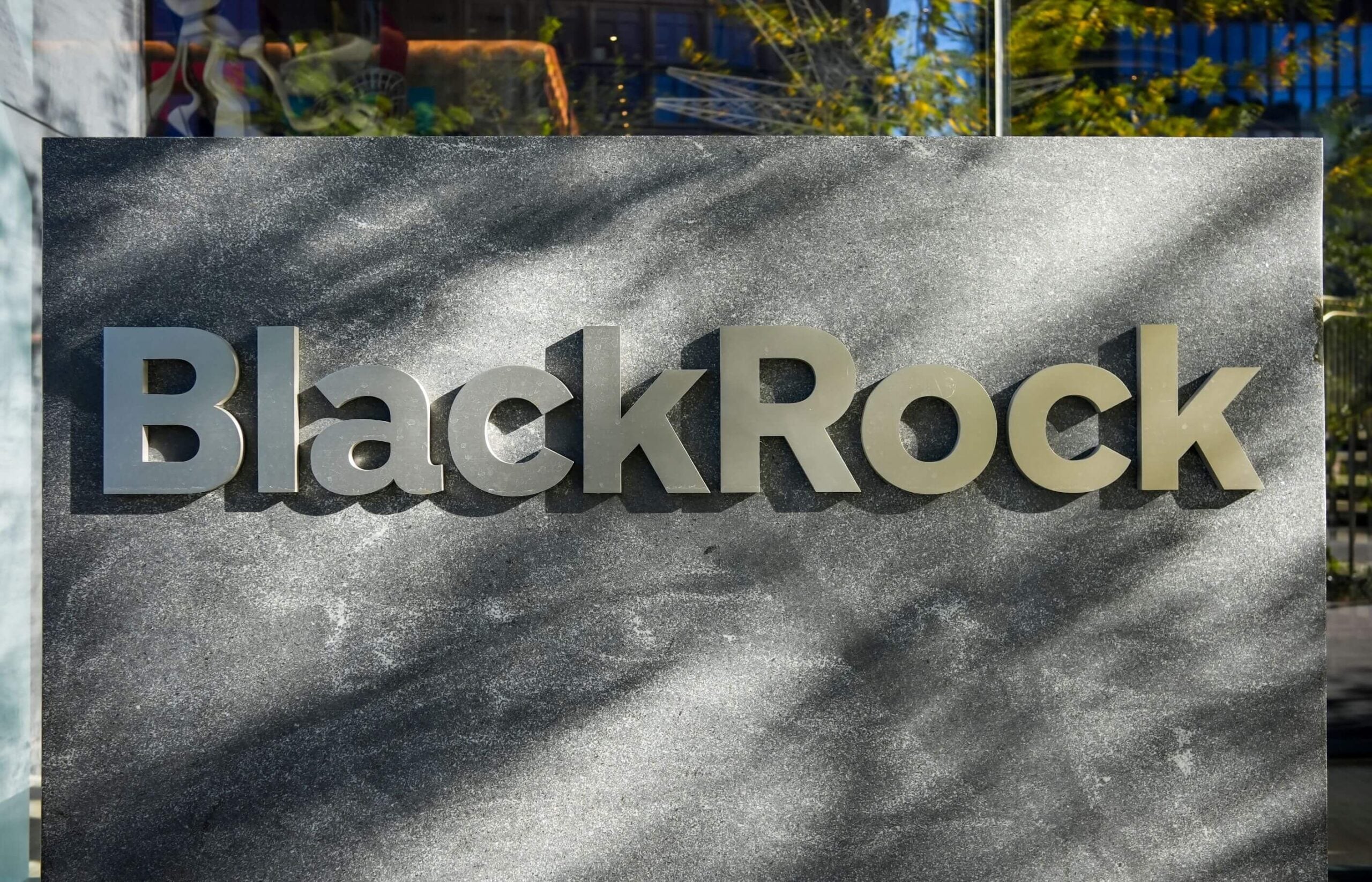 BlackRock (BLK) Stock Surges 2.4% Following Impressive First Quarter Earnings Beat