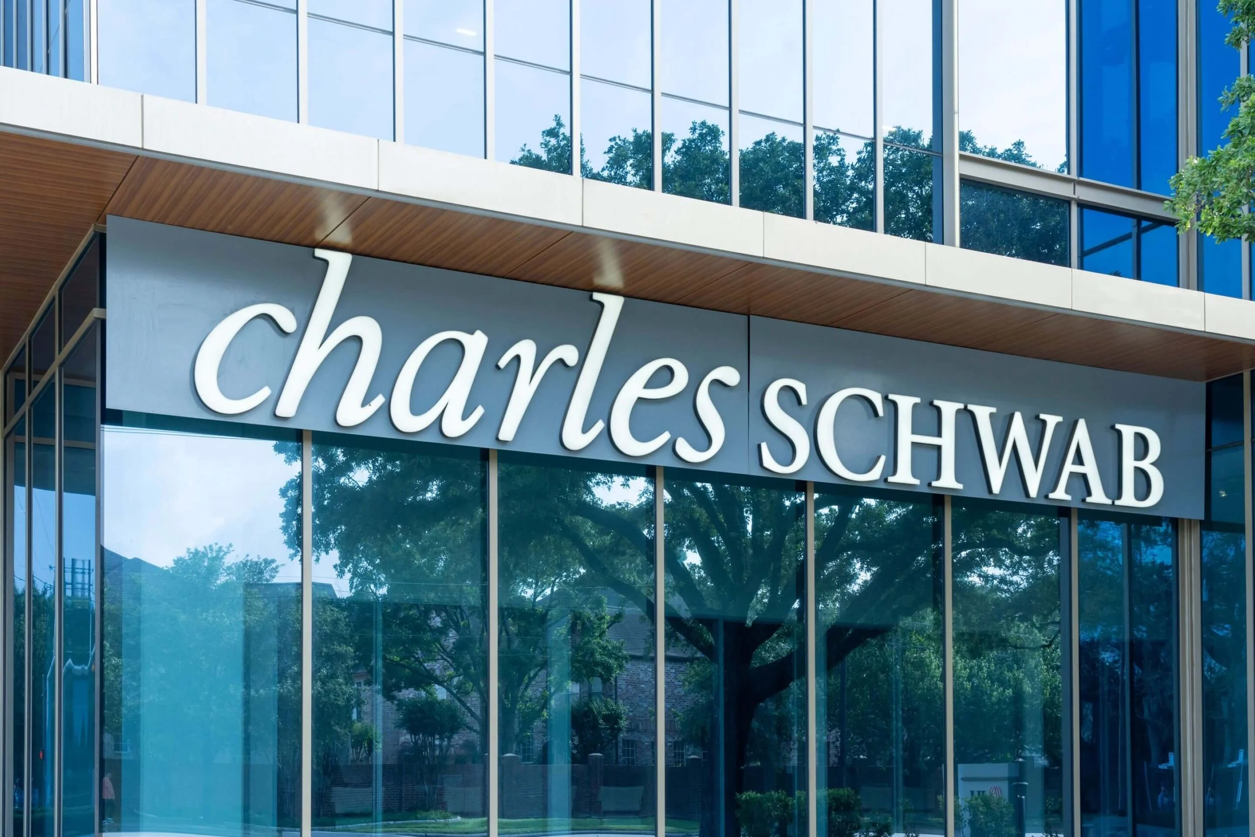 Schwab’s Bitcoin Portfolio Strategy: How Much Crypto Should You Hold in 2026?