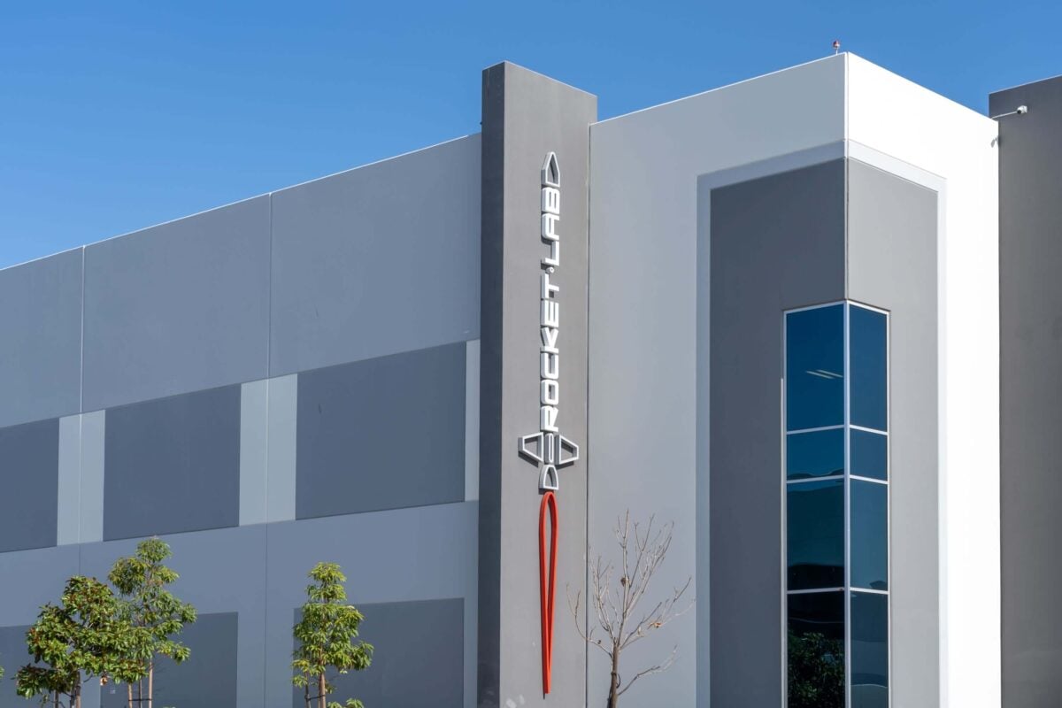 Rocket Lab (RKLB) Stock Surges 5% After $1B Equity Raise — Analysts See 25% Upside Ahead