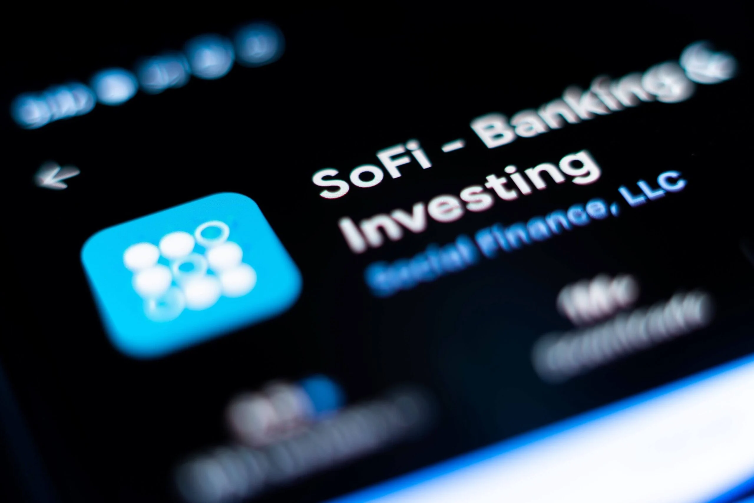 SoFi Technologies (SOFI) Shares Tumble 8% Despite Strong Q1 Revenue Performance