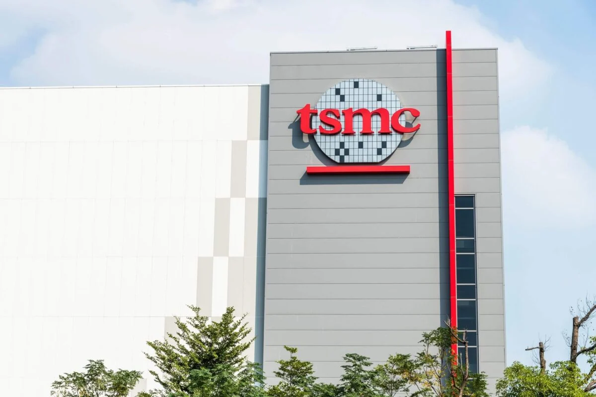 Taiwan Semiconductor (TSM) Secures Three-Decade Renewable Energy Agreement Amid Market Turbulence