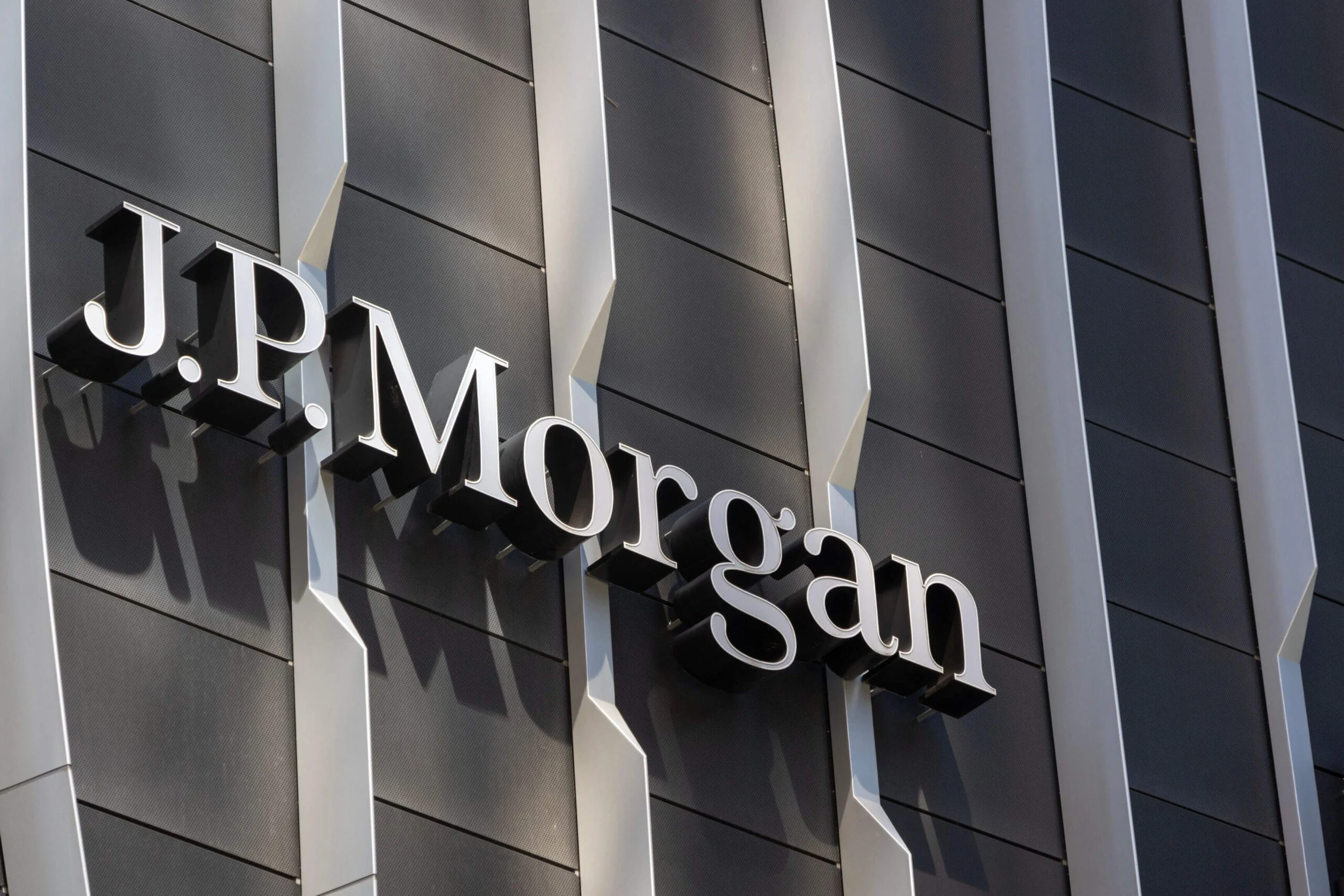 Jamie Dimon Issues Recession Warning While JPMorgan Shifts Strategy Toward AI Hiring