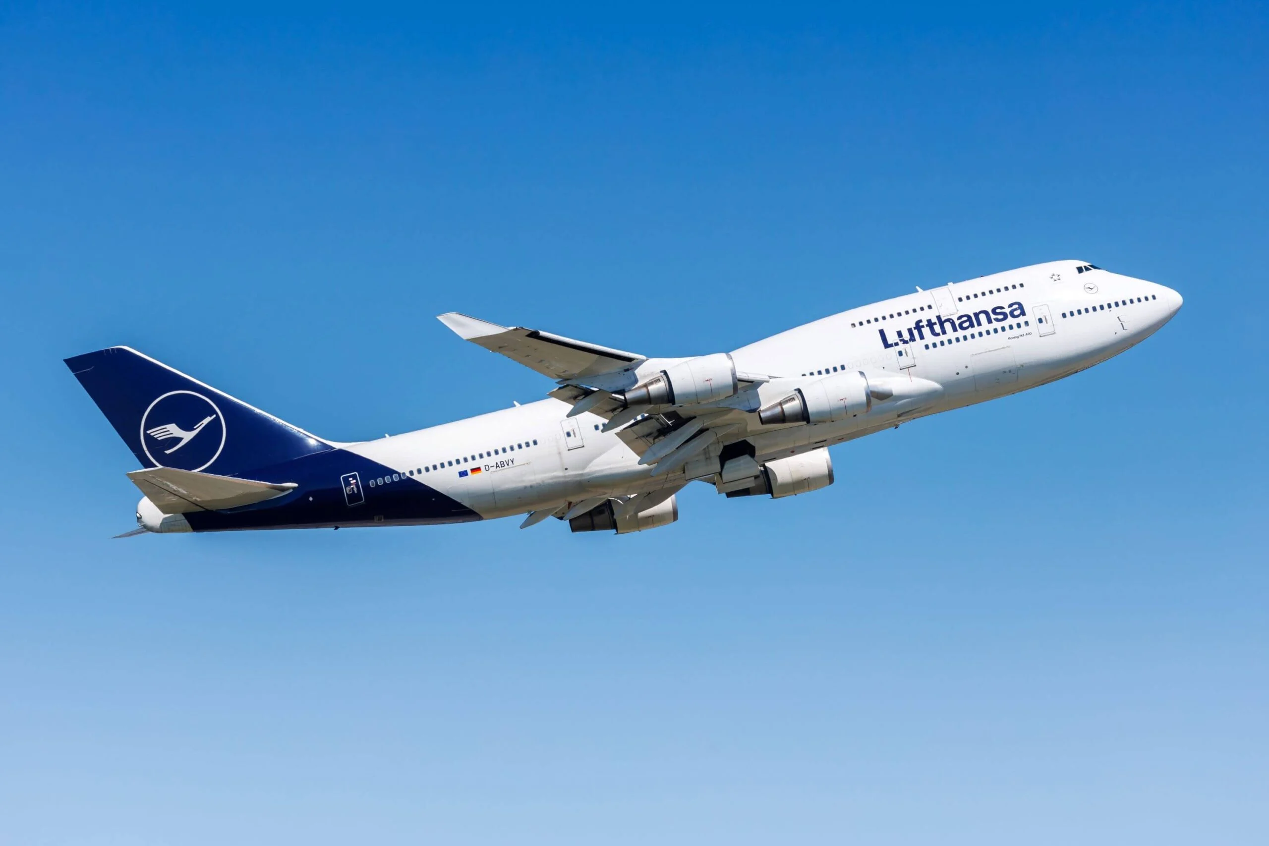 Lufthansa (LHAG) Stock Surges 8% After Airline Beats Q1 Loss Estimates
