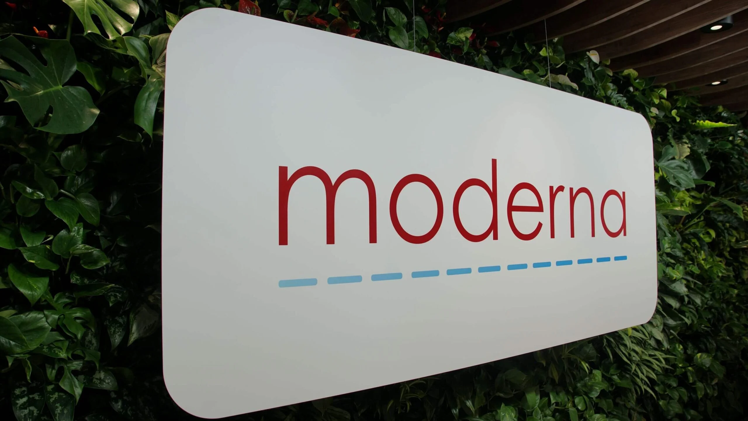 Moderna (MRNA) Surges Nearly 8% as Q1 Revenue Crushes Wall Street Forecasts