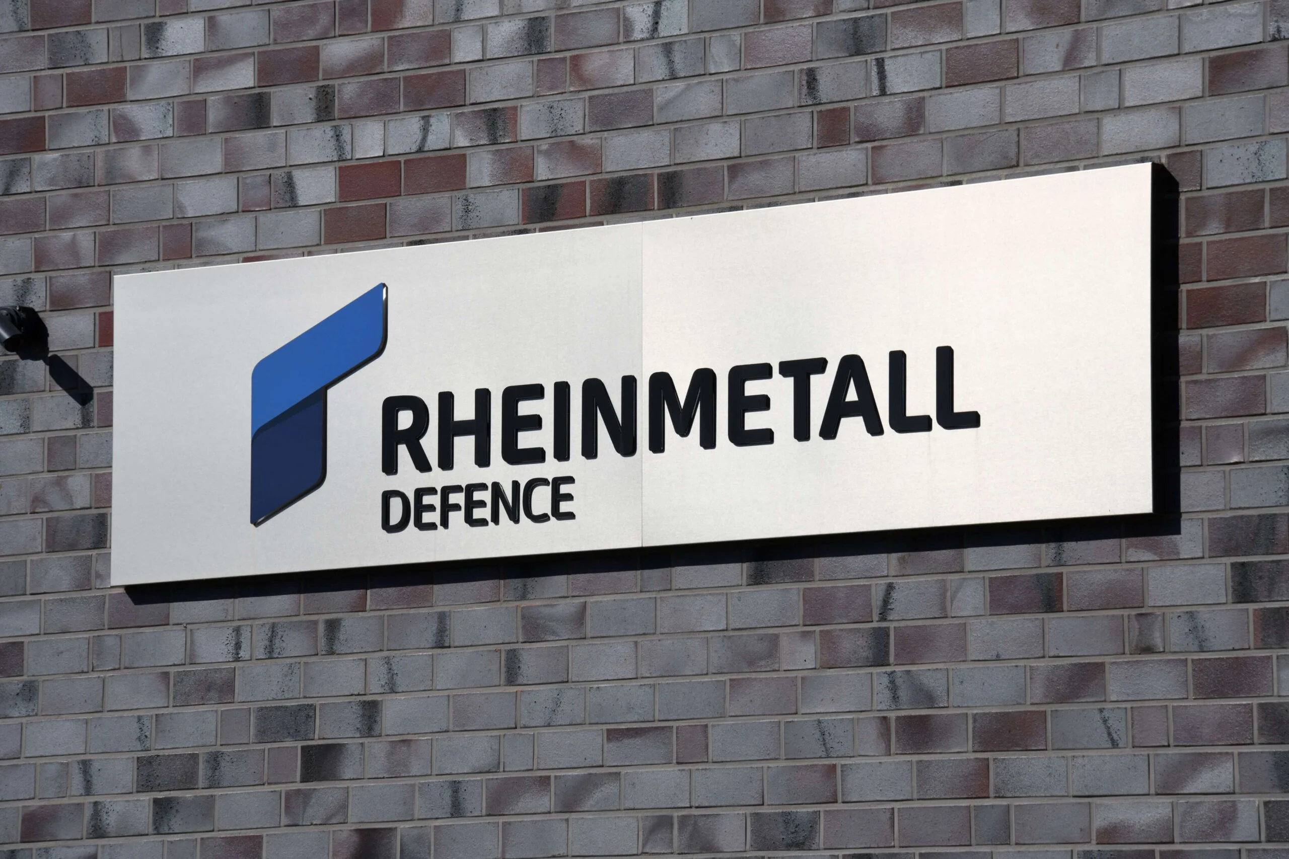 Rheinmetall (RHMG) Stock Dips 2% Despite Record €73 Billion Order Backlog