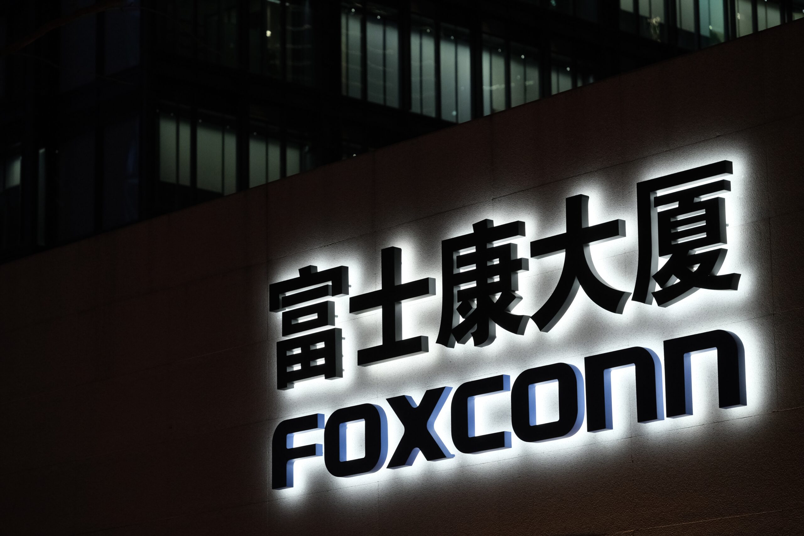 Foxconn Surpasses Q1 Earnings Expectations as AI Server Business Fuels Growth