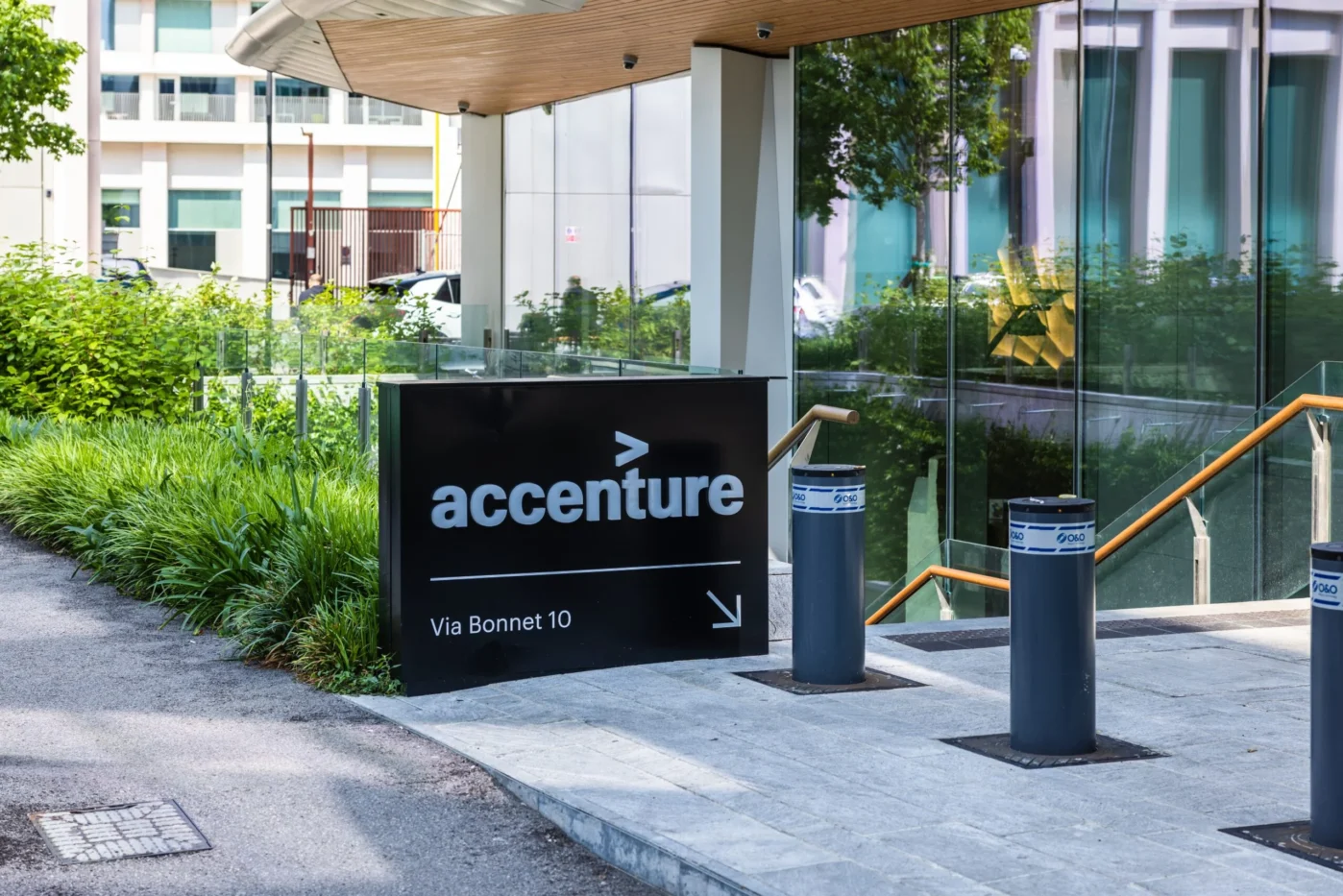 Accenture (ACN) Stock Drops 3% as OpenAI Enters Deployment Services Market