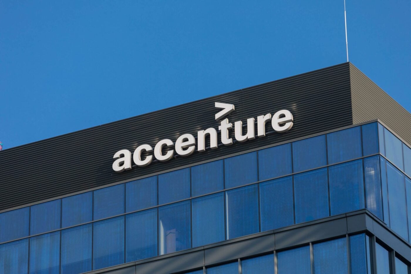 Accenture (ACN) Stock Plummets 25% in Historic Selloff Following Disappointing Bookings