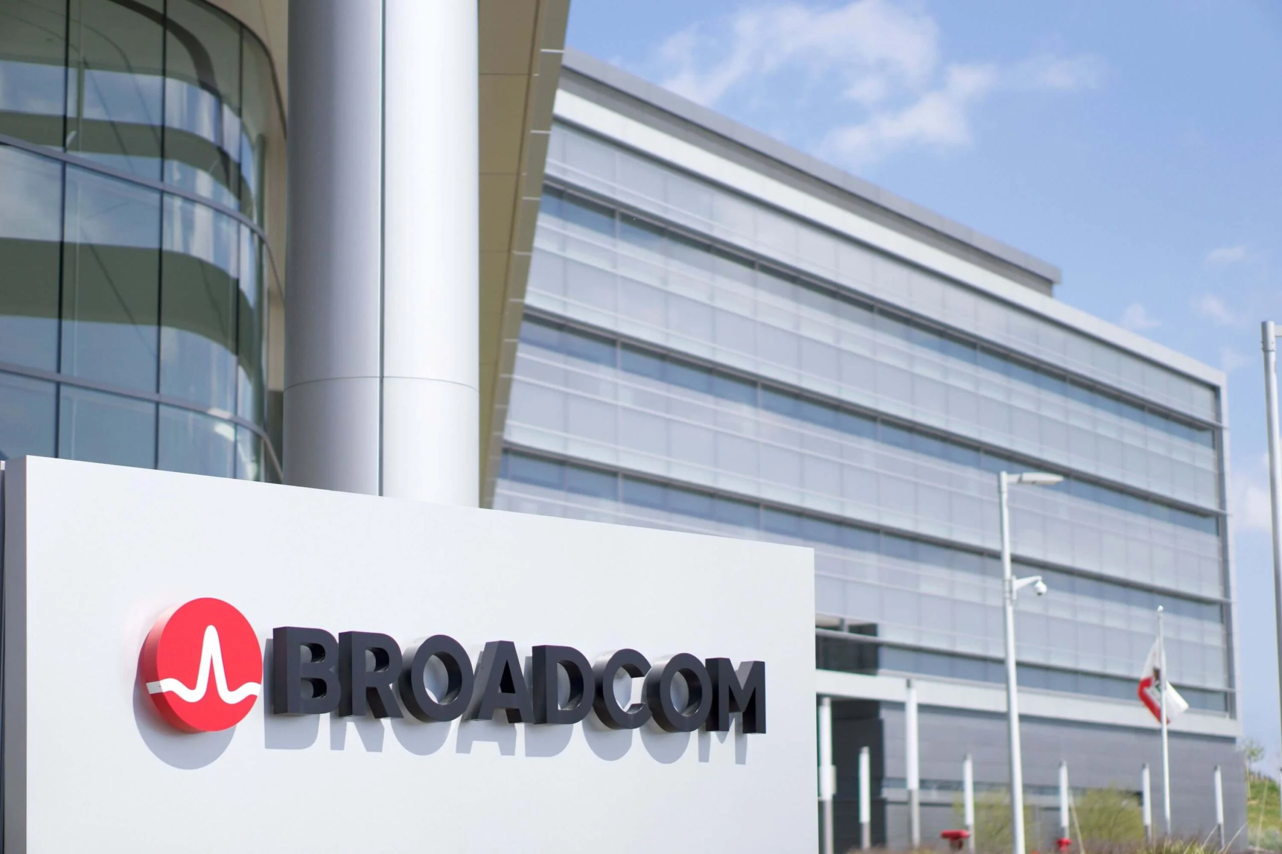Broadcom (AVGO) Stock Plunges Over 20% Despite Record-Breaking Revenue Performance