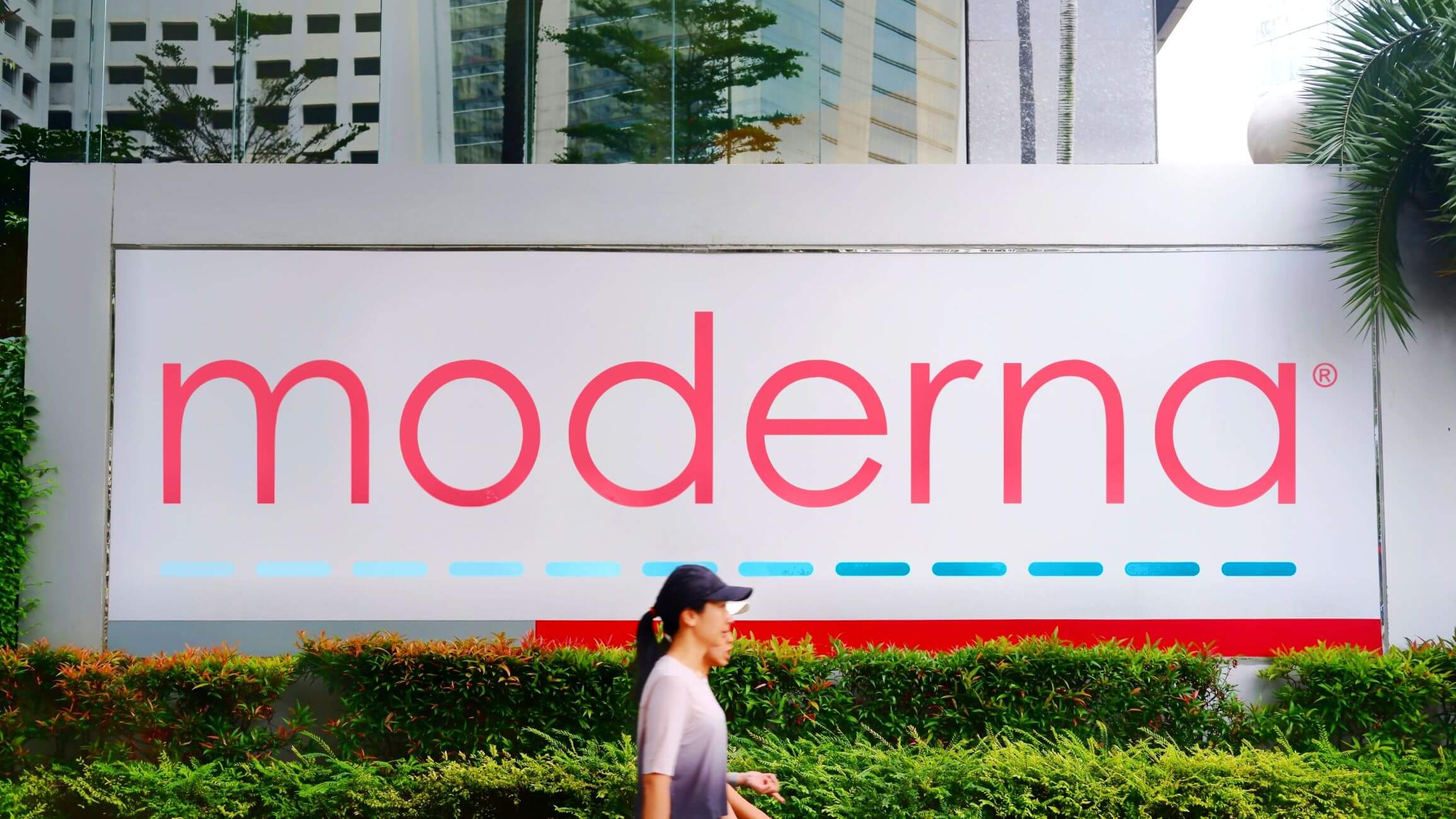 Moderna (MRNA) Stock Soars 13% on Groundbreaking CAR-T Program Announcement
