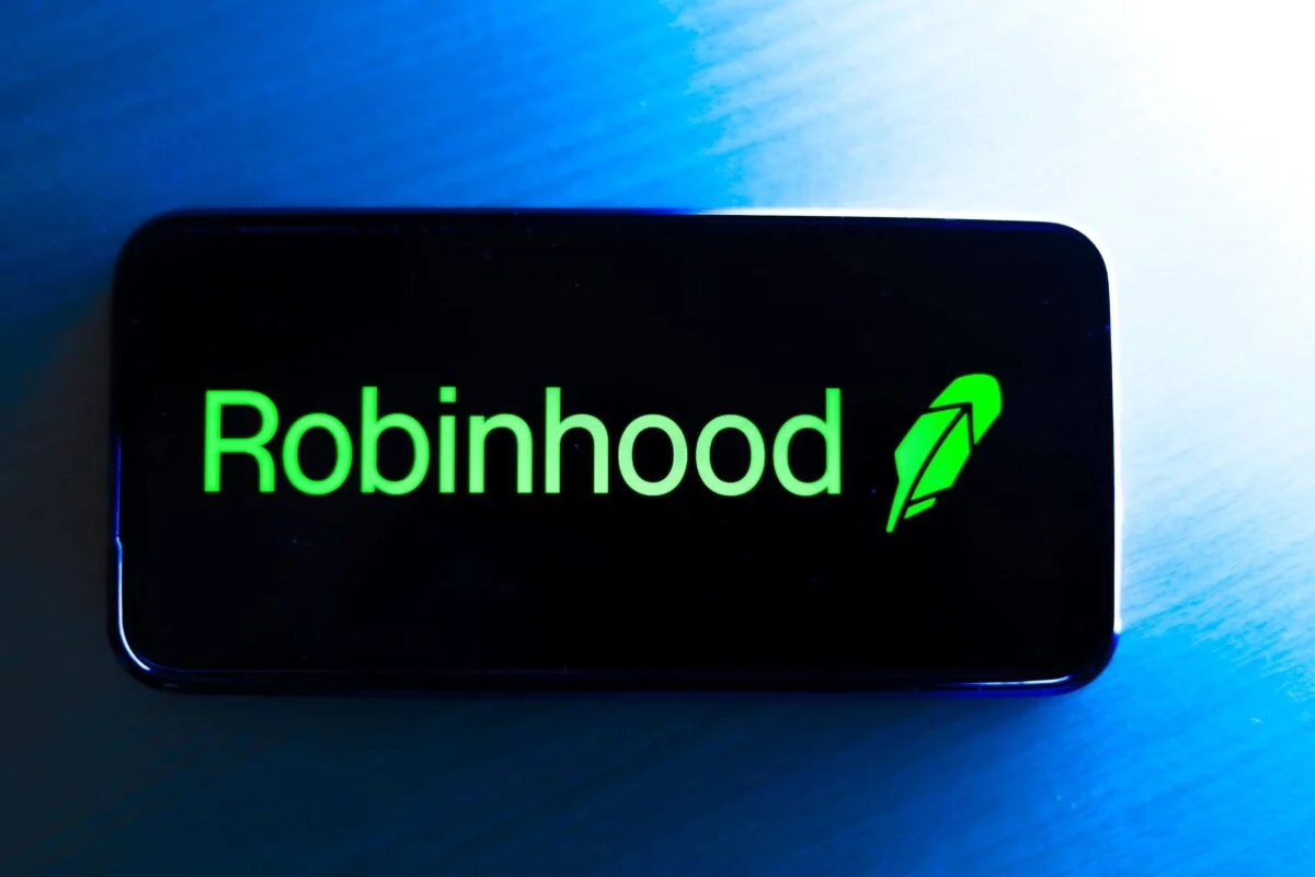 Robinhood (HOOD) Stock Gains as SpaceX Trading Debut Overwhelms Platform