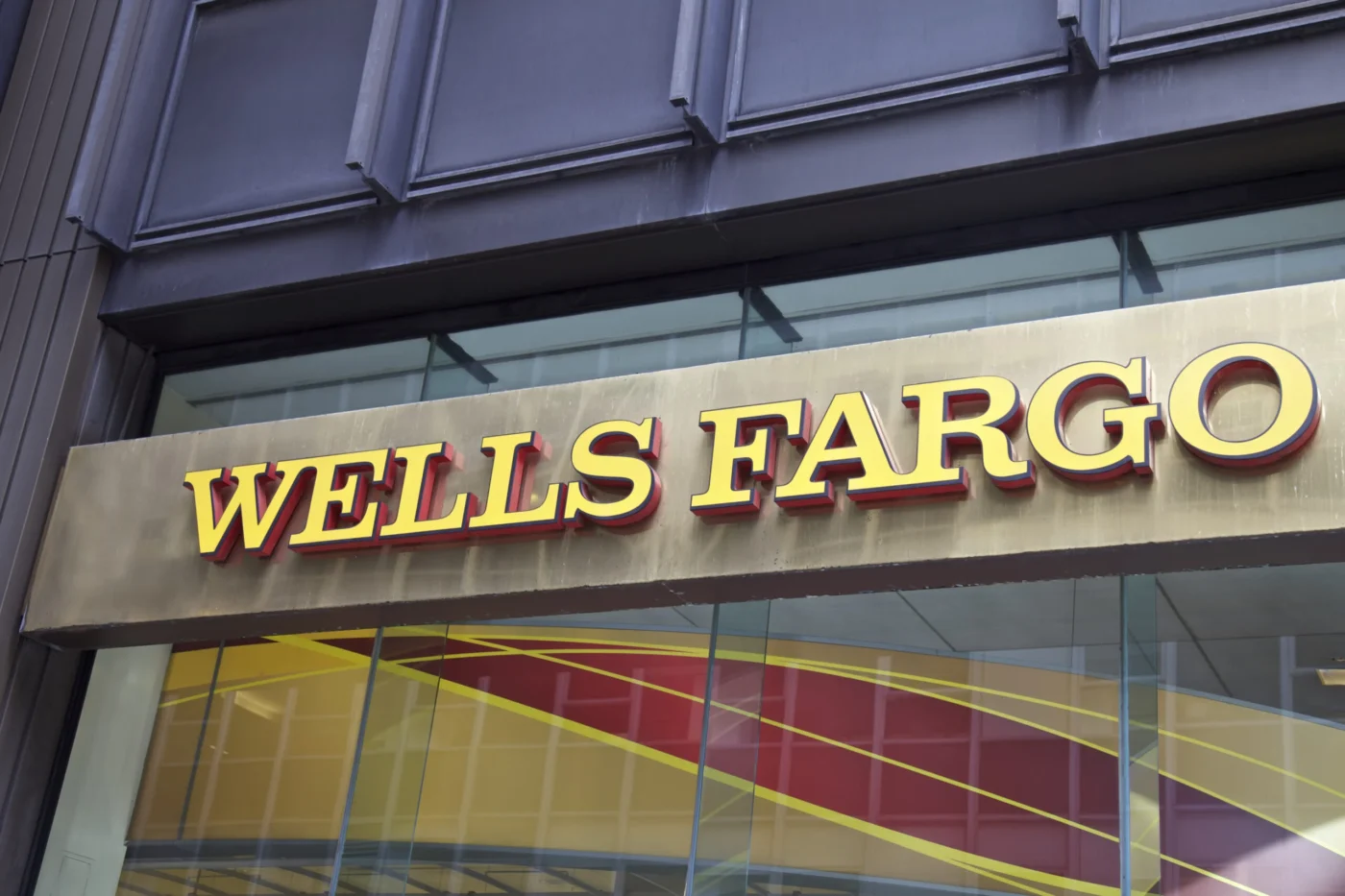 Wells Fargo Boosts S&P 500 Forecast to 7,950 as AI Rally Shows No Signs of Slowing