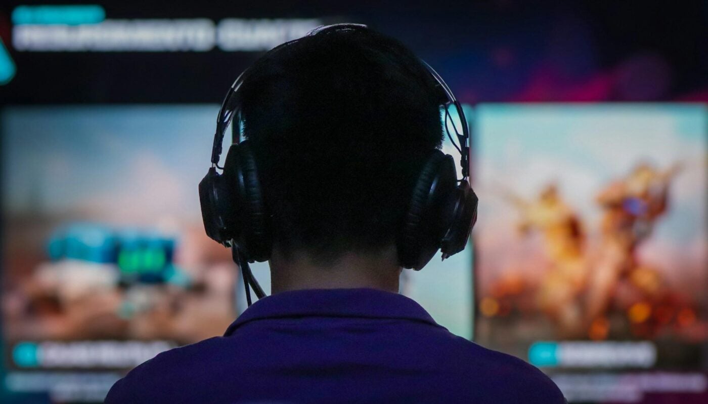 Online gaming market share: key drivers and regional growth forecast