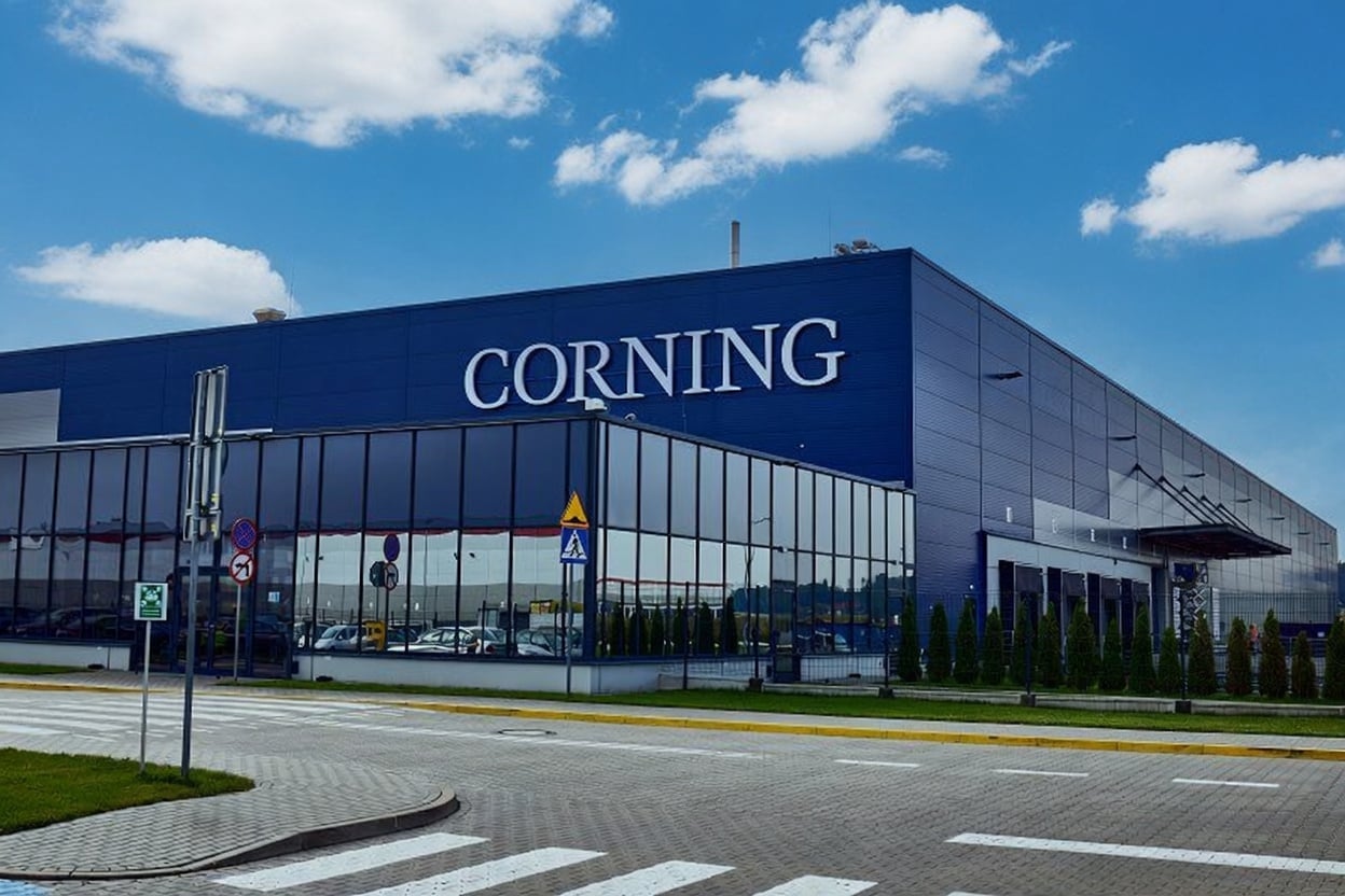 Corning (GLW) Stock Plunges 24% in Four Days — Why Wall Street Remains Optimistic