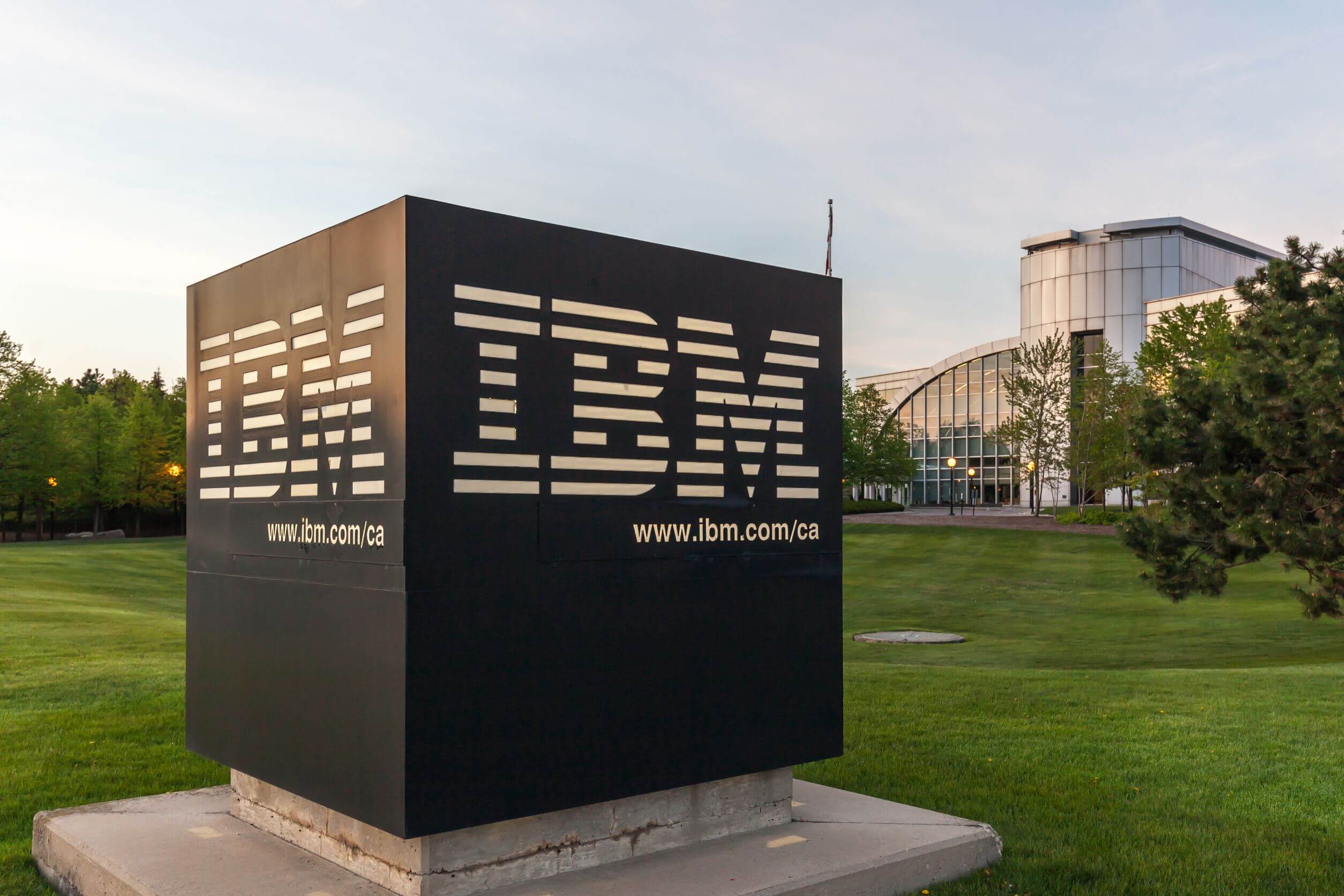 International Business Machines (IBM) Stock Drops 1.3% Despite Quantum Computing Buzz