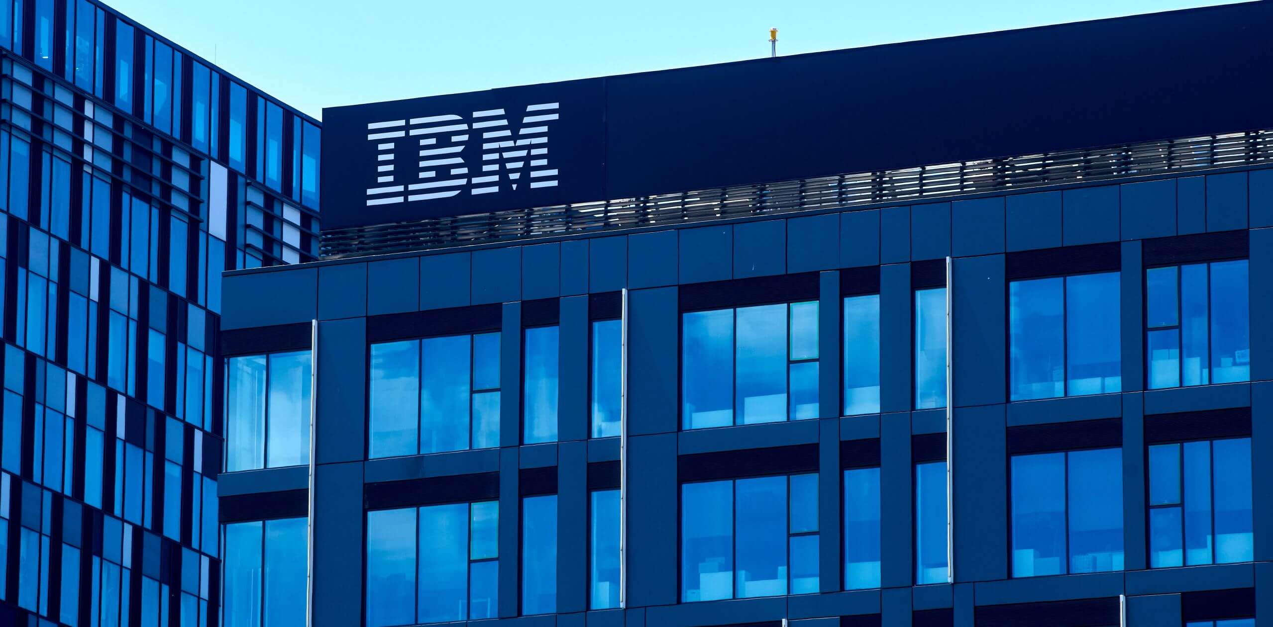 IBM (IBM) Stock Slides Despite Quantum Computing Breakthrough with Algorithmiq