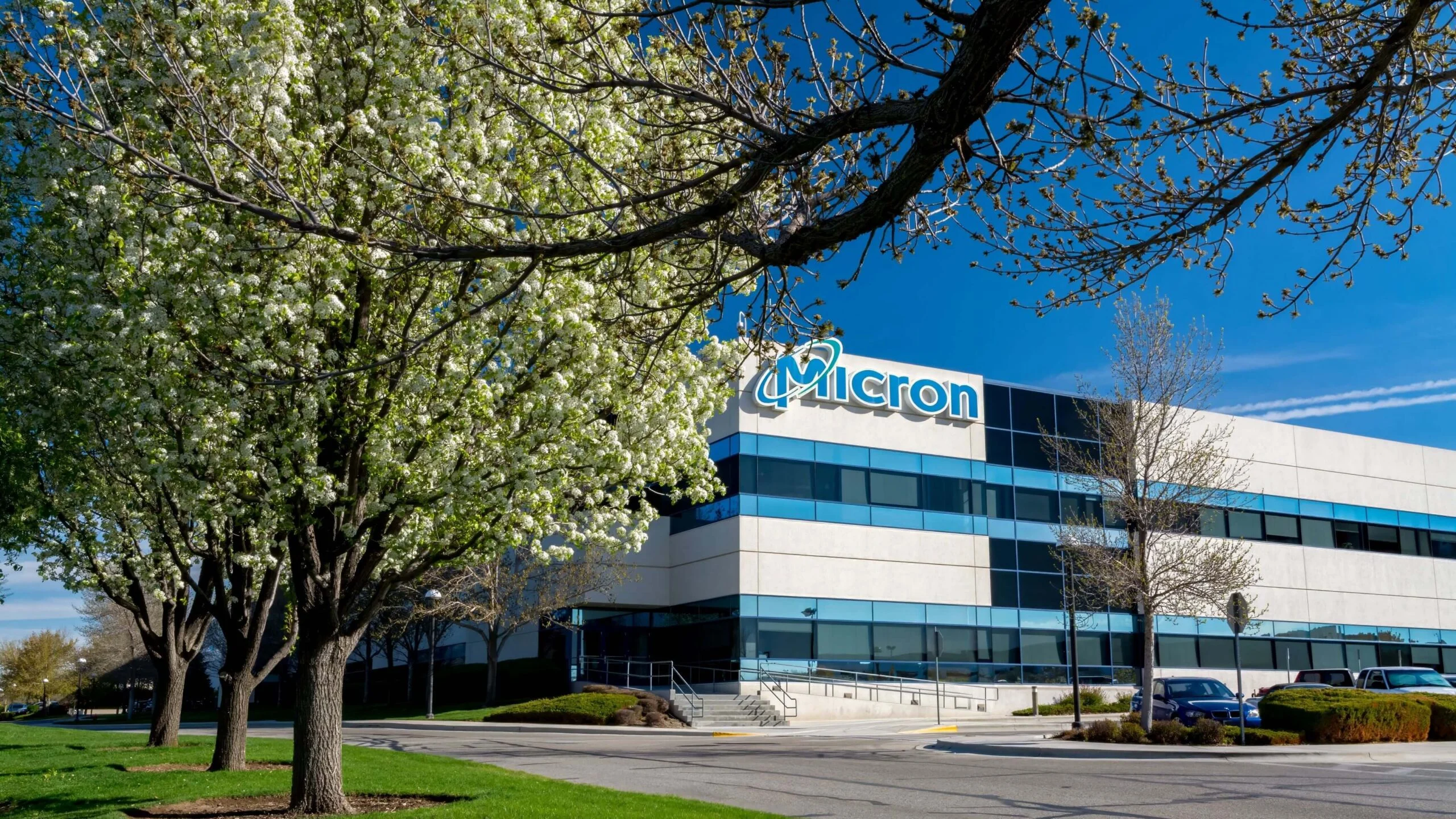 Micron (MU) Stock Slides as SK Hynix Launches U.S. Trading — Should Investors Buy the Dip?
