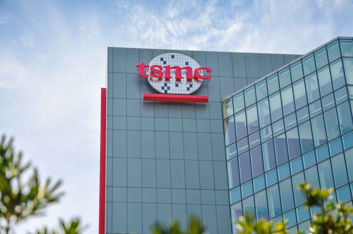 TSMC (TSM) Stock Drops 7% Despite Record Quarter — Why Investors Are Concerned