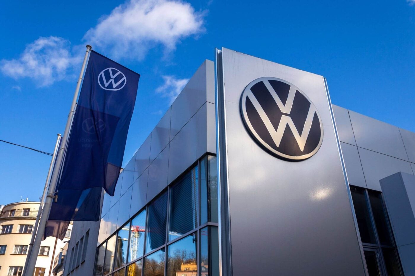 Volkswagen (VOW3) Stock Drops 3% Following Disappointing Q2 Earnings and Revised 2026 Forecast