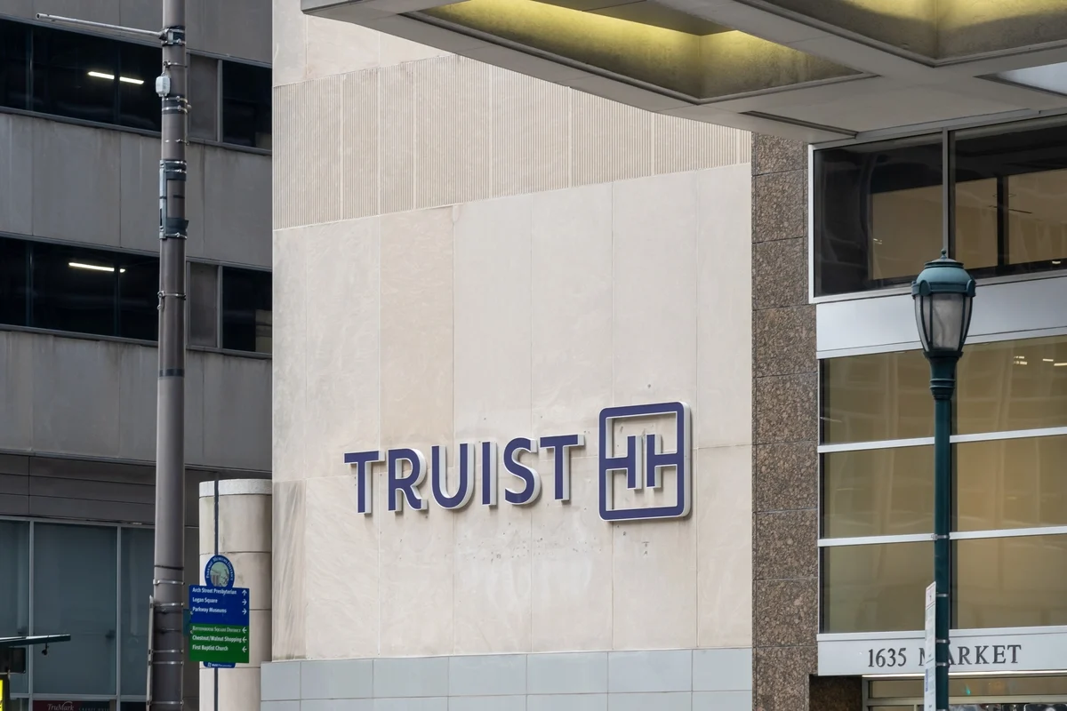 Truist Financial (TFC) Stock Climbs on Strong Q2 Earnings as CEO Transition Looms