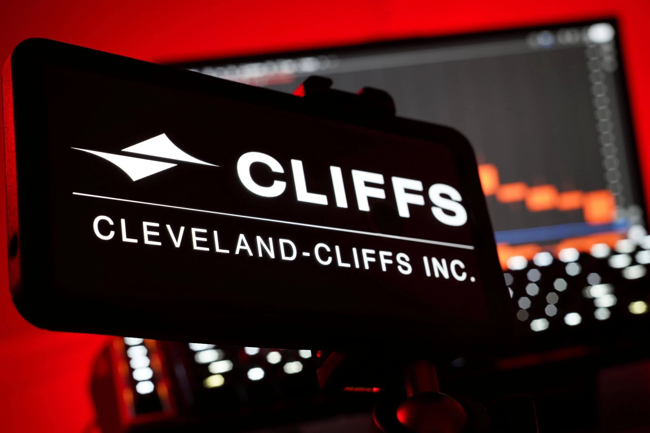 Cleveland-Cliffs (CLF) Shares Jump on $1 Billion Federal Steel Investment Deal