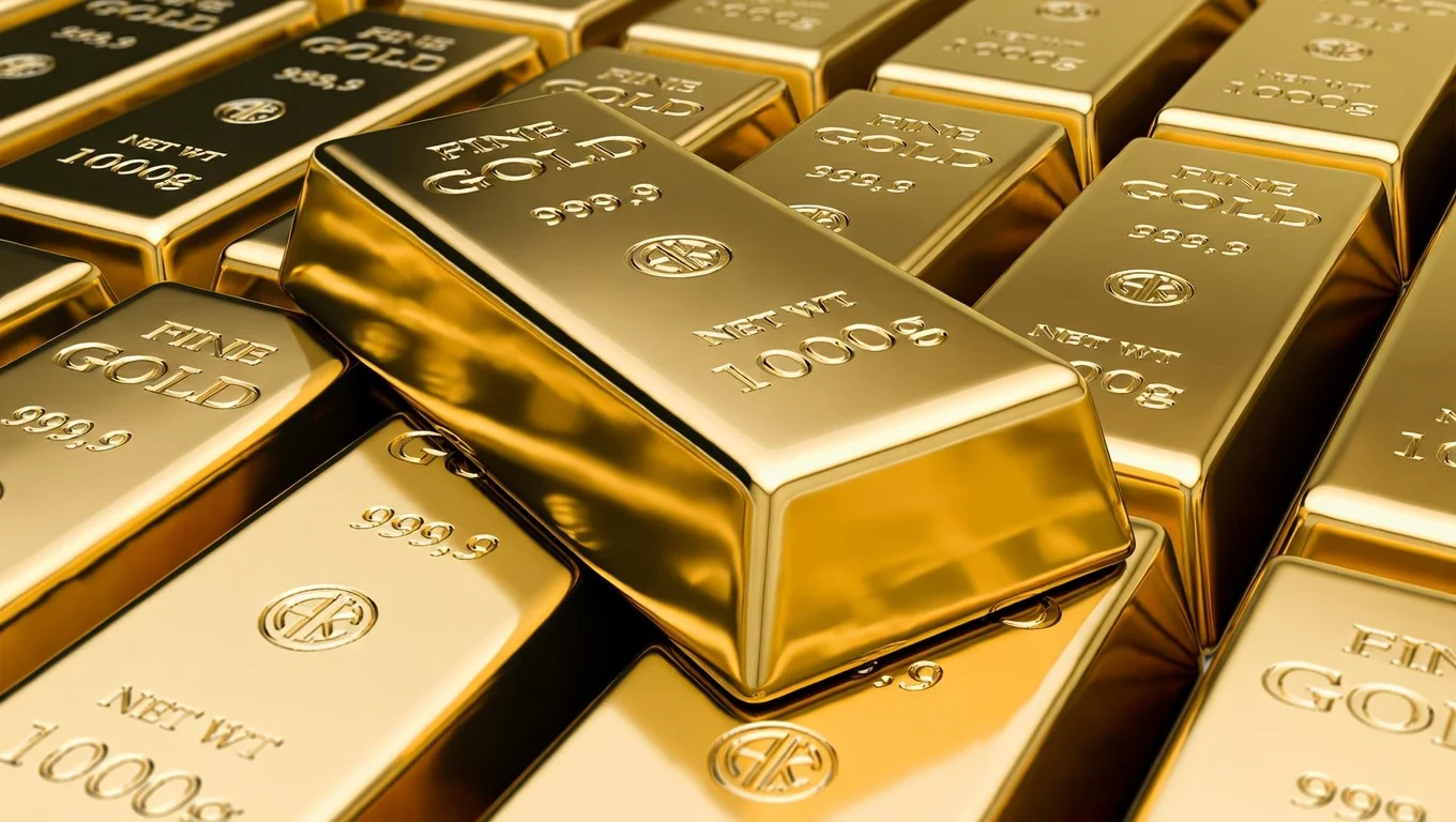 Gold Surges Near $4,400 as Bank of America Endorses Long Position Amid Dollar Decline