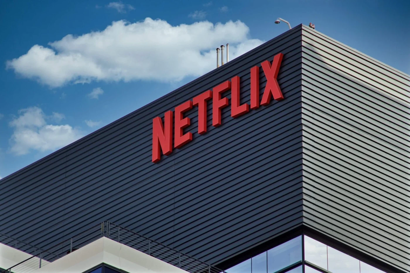 Netflix (NFLX) Surges as Ackman’s Pershing Square Reveals Nearly 5% Portfolio Position