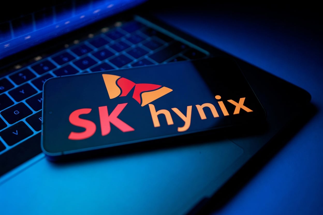 SK Hynix (000660) Stock: $3B China Facility Under Strategic Review Amid Export Controls