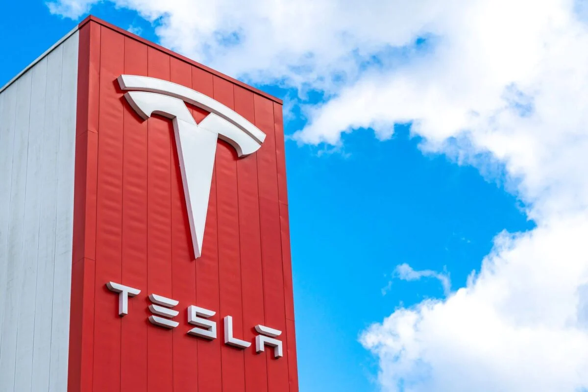 Tesla (TSLA) Stock Climbs Friday as Retail Investors Inject $372M Despite Earnings Miss