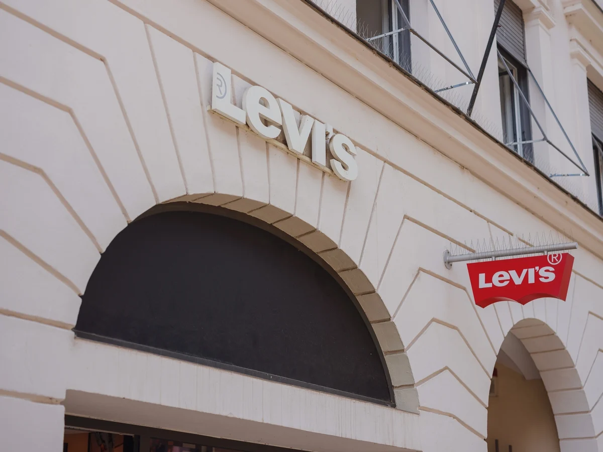 Levi Strauss (LEVI) Stock Falls Following Cybersecurity Breach Disclosure