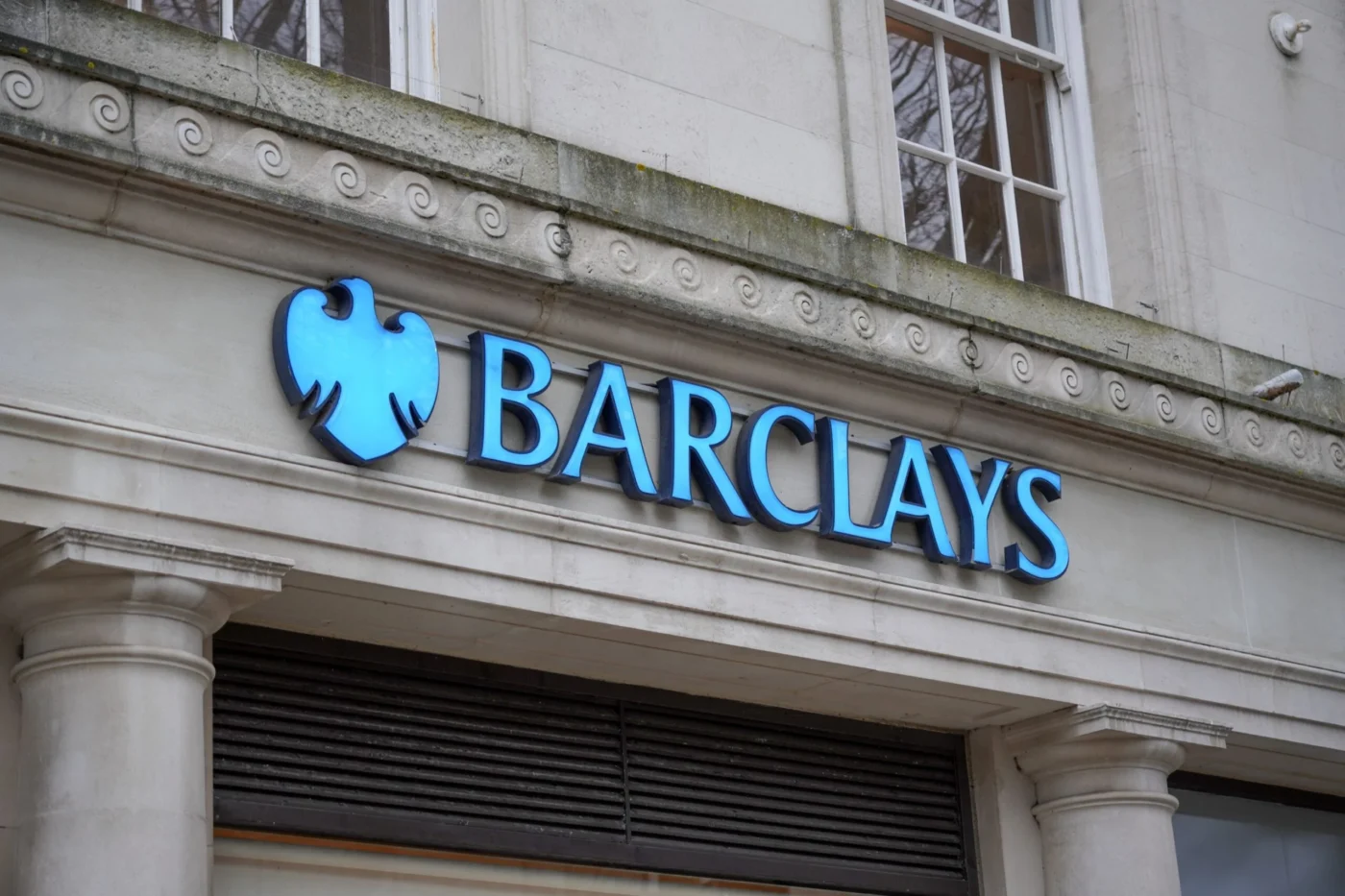 Barclays Lifts S&P 500 Forecast to 7,950 Amid Strong Tech Performance and AI Momentum