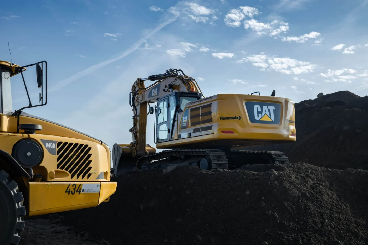 Caterpillar (CAT) Stock Down 24% Despite $72B Order Backlog and AI Infrastructure Boom