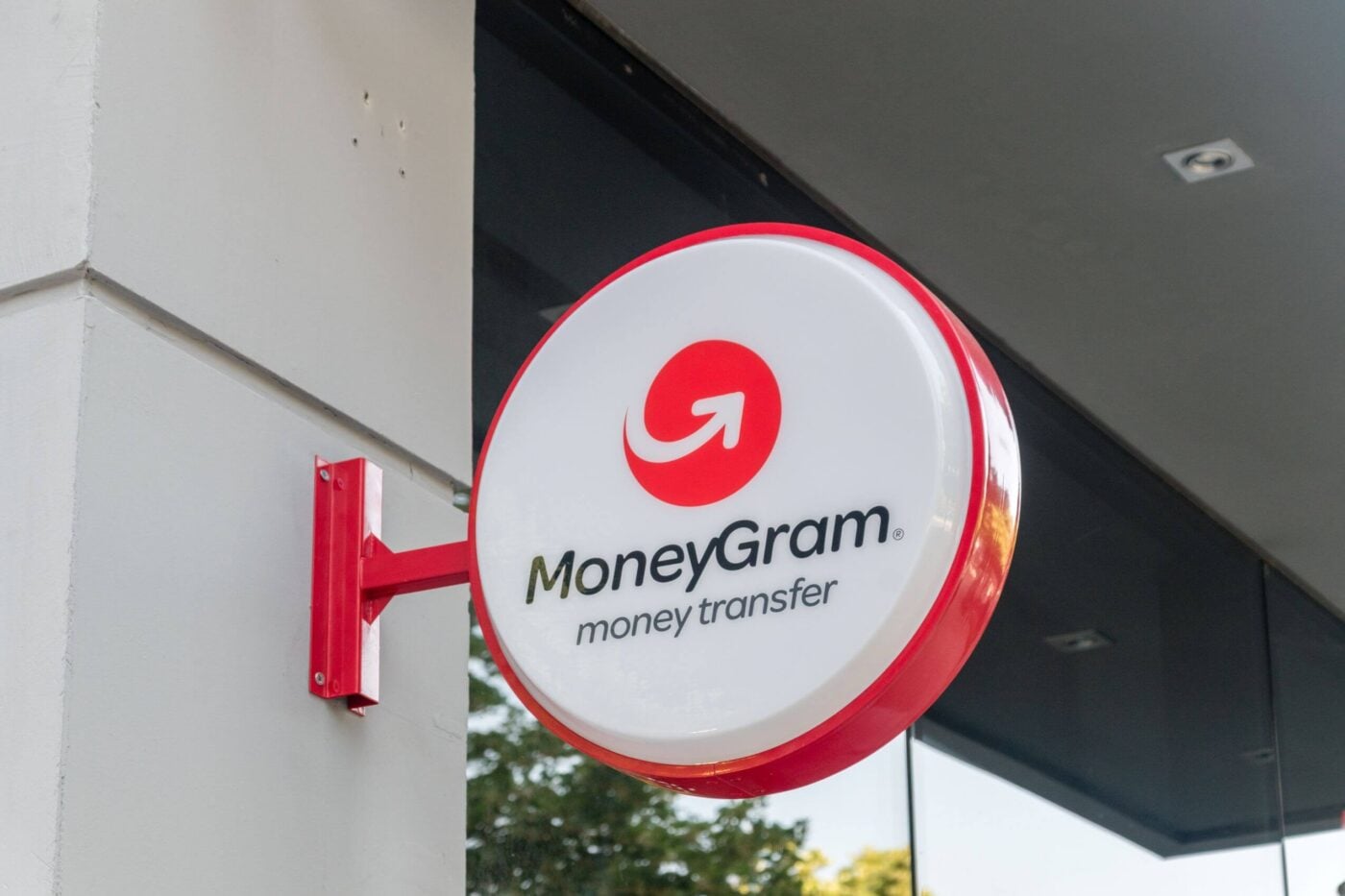 MoneyGram Unveils Stablecoin Visa Card for Everyday Spending