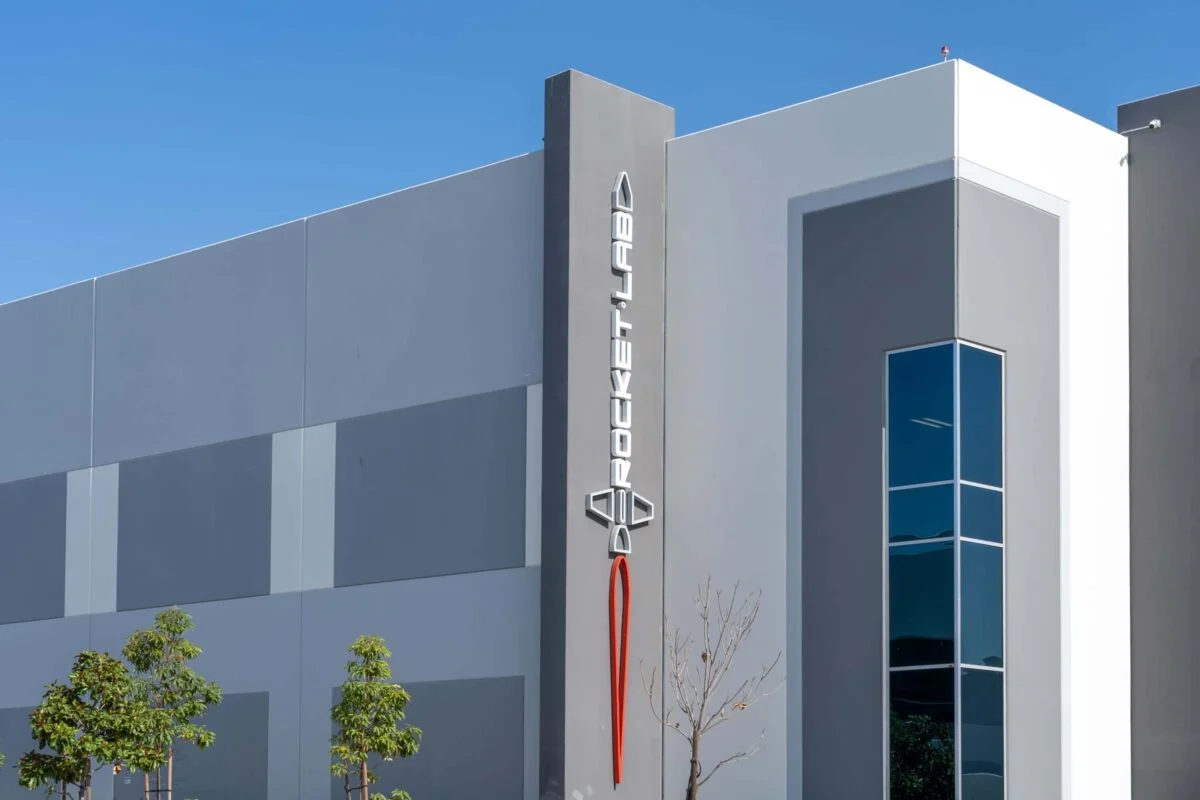 Rocket Lab (RKLB) Stock Drops 55%: Why Wall Street Remains Optimistic